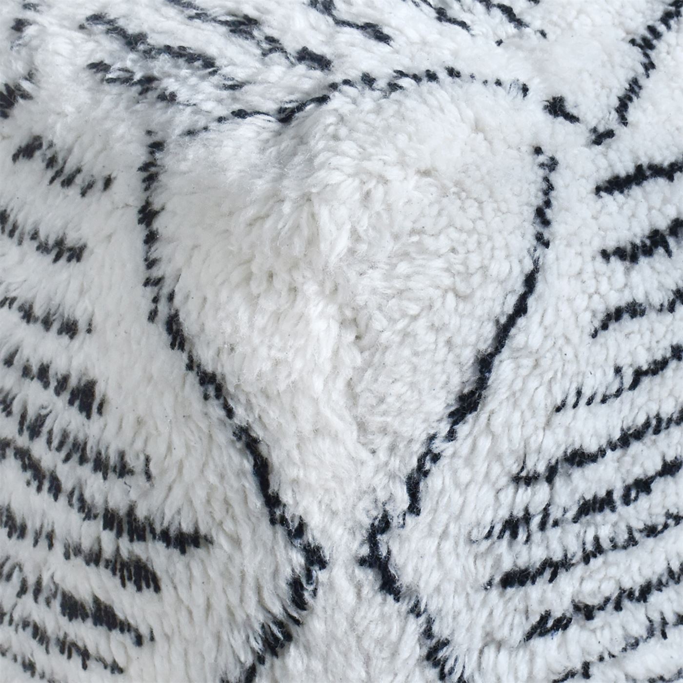 Bernay Pouf, Nz Wool, Natural White, Charcoal, Bm Sn, All Cut