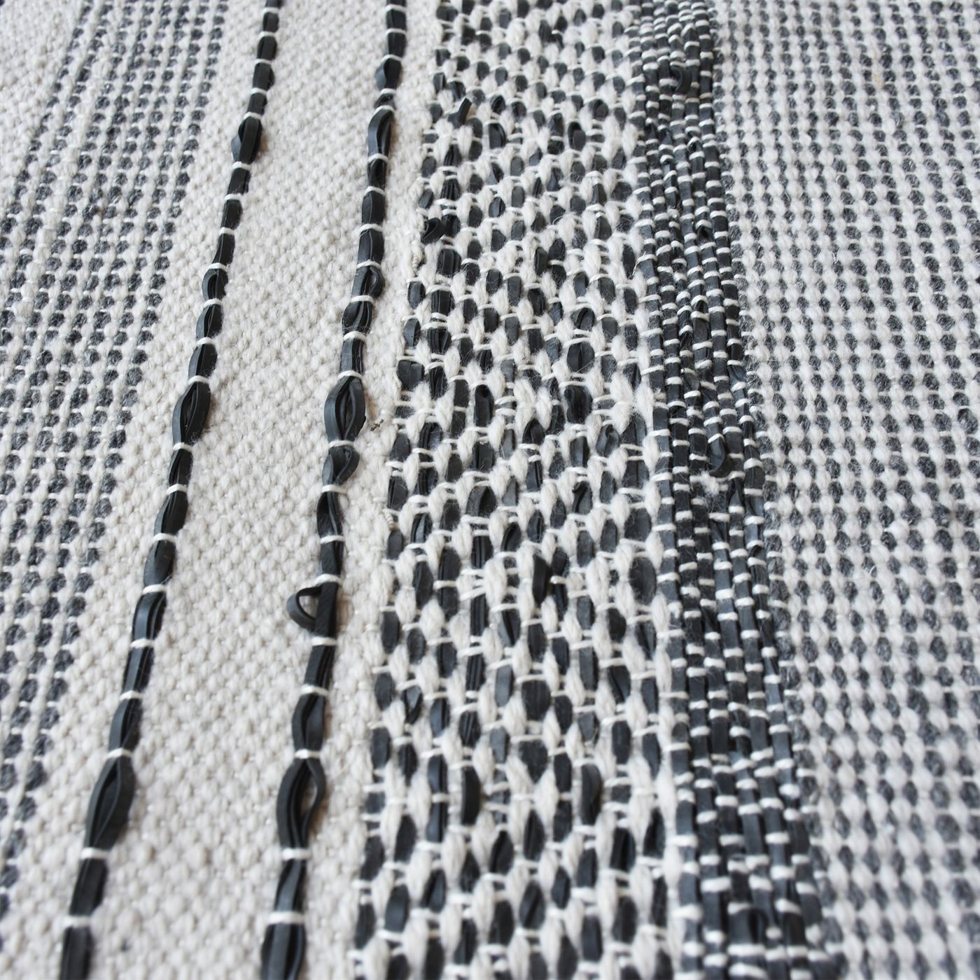 Area Rug, Bedroom Rug, Living Room Rug, Living Area Rug, Indian Rug, Office Carpet, Office Rug, Shop Rug Online, Pet, Bicycle Tube, Natural White , Grey , Charcoal, Pitloom, Flat Weave, intricate 