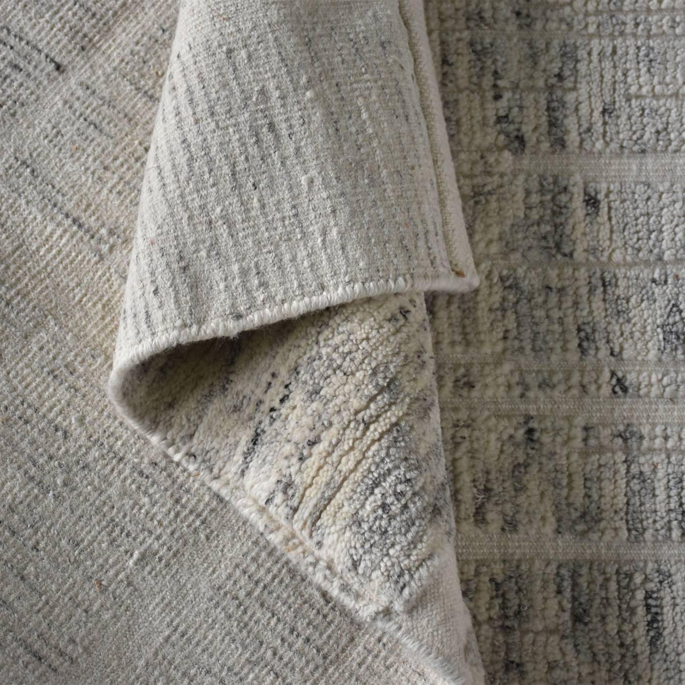 Area Rug, Bedroom Rug, Living Room Rug, Living Area Rug, Indian Rug, Office Carpet, Office Rug, Shop Rug Online, Natural White, Wool Viscose Blend , Hand Knotted , Handknotted, All Cut, Intricate