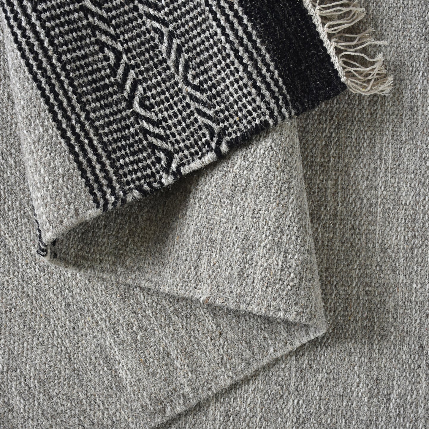 GAJAH RUG - GREY/ CHARCOAL - WOOL