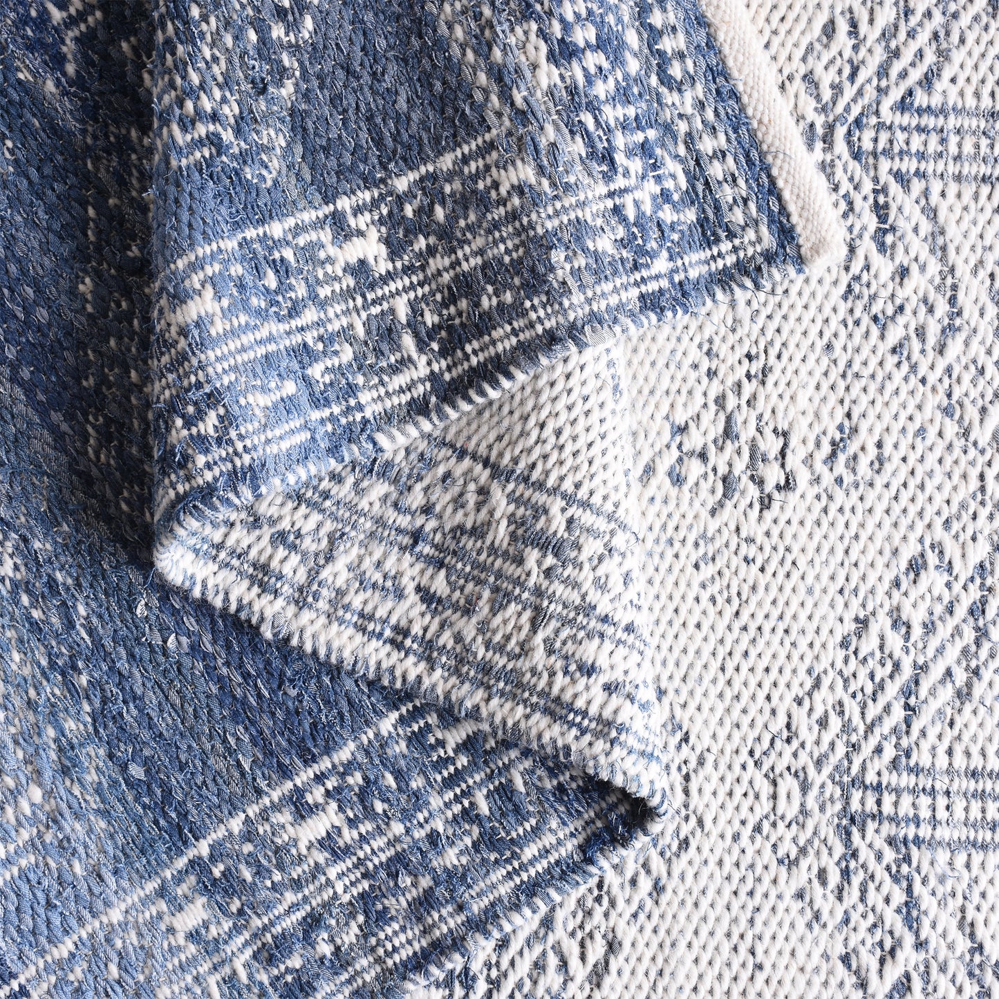 NISHE RUG - IVORY/BLUE - JACQUARD WOVEN - COTTON DENIM/WOOL