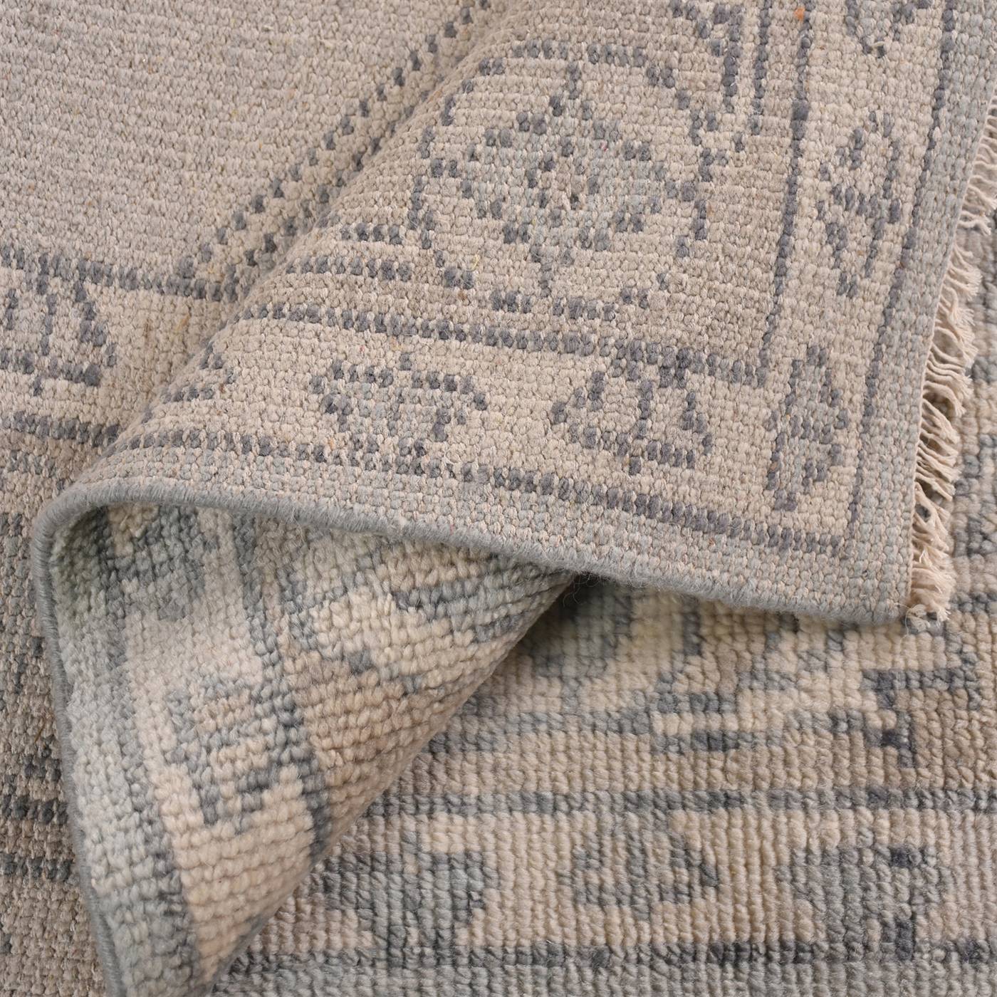 Area Rug, Bedroom Rug, Living Room Rug, Living Area Rug, Indian Rug, Office Carpet, Office Rug, Shop Rug Online, Natural White, Blue , Wool, Hand Knotted , Handknotted, All Cut, Versatile