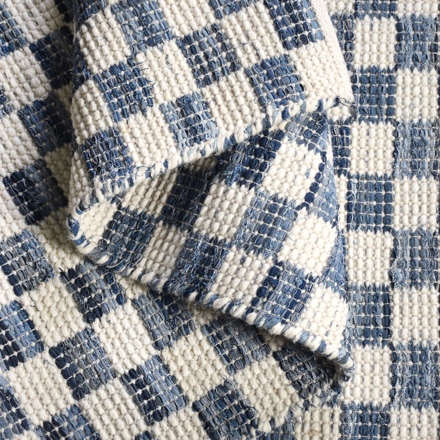 NICOLAVS RUG - IVORY/BLUE - HAND WOVEN - COTTON DENIM/WOOL