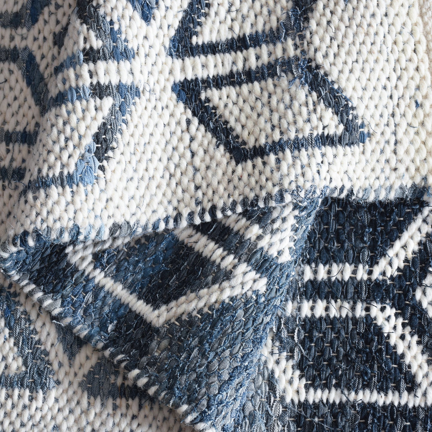EIXAMPLE RUG - BLUE/IVORY - JACQUARD WOVEN - DENIM/WOOL