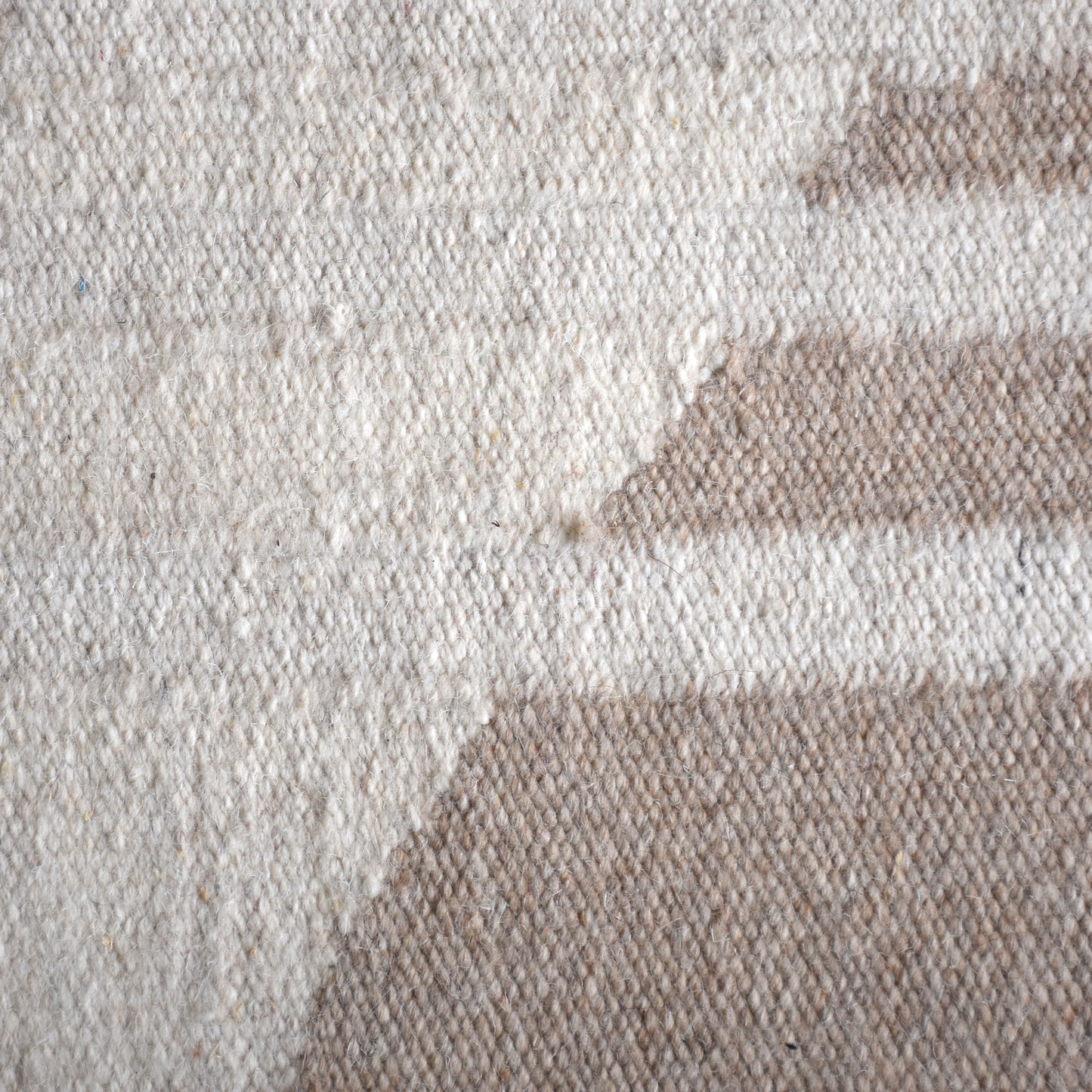 LARRABEE RUG - IVORY/BEIGE - HANDWOVEN - WOOL