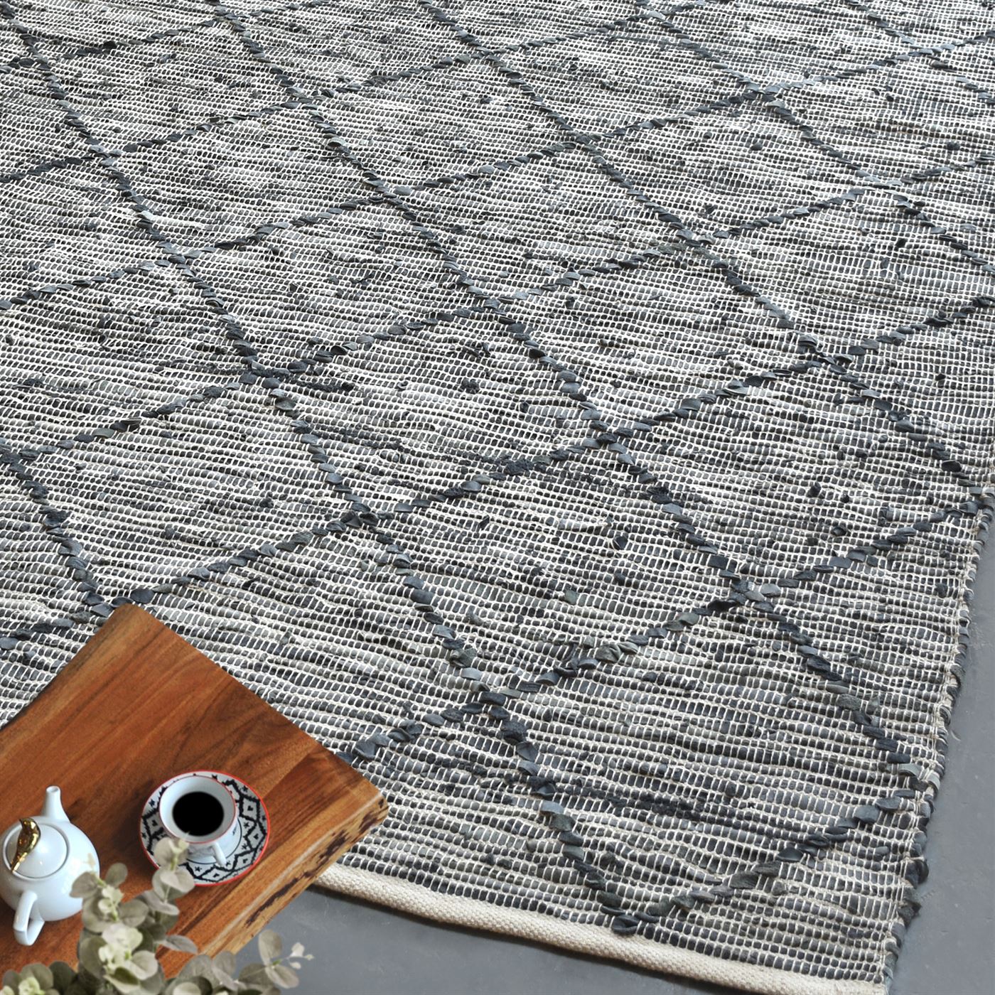 Area Rug, Bedroom Rug, Living Room Rug, Living Area Rug, Indian Rug, Office Carpet, Office Rug, Shop Rug Online, Leather, Grey, Pitloom, Flat Weave, Geometrical