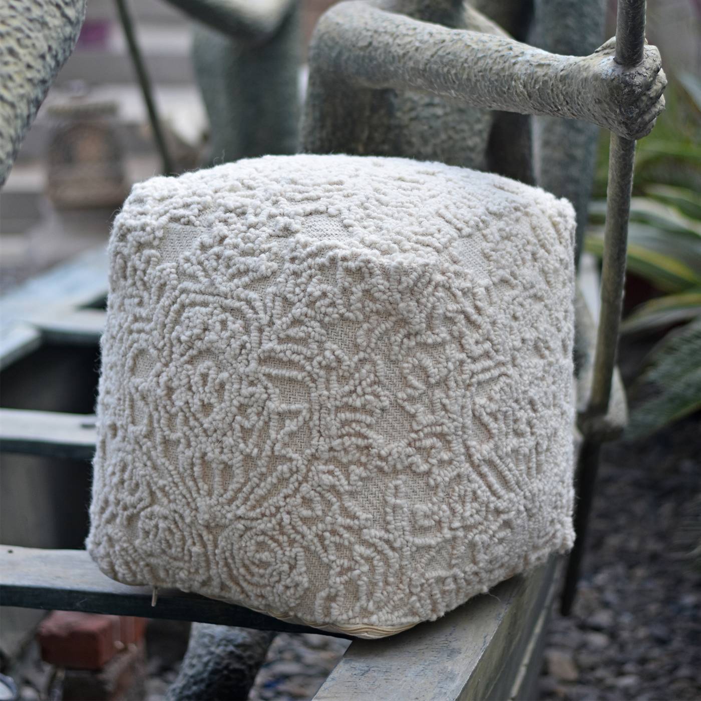 Natela Pouf, 40x40x40 cm, Natural White, Wool, Hand Tufted, Handtufted, All Loop