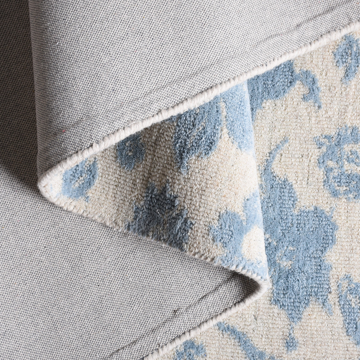 OAKEN RUG - IVORY/BLUE - CIRCULAR KNITTING - WOOL