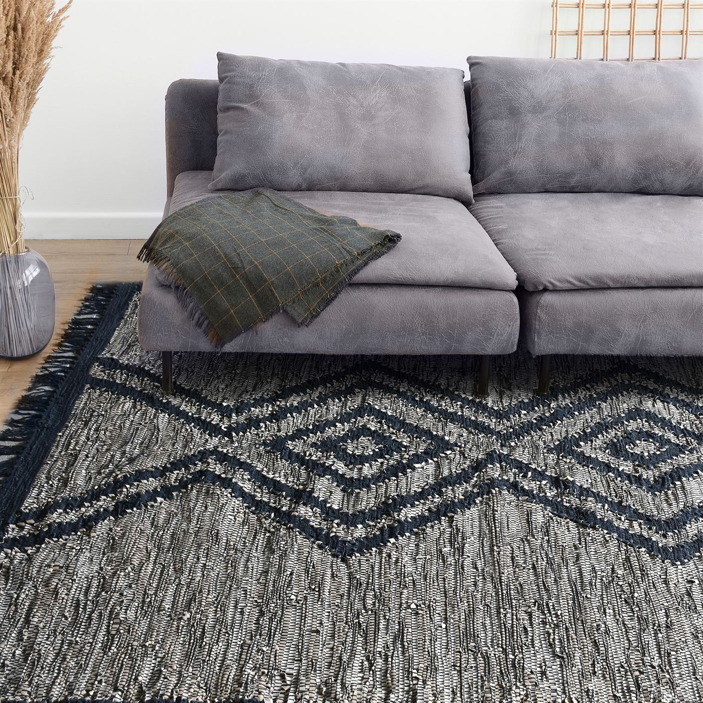 Area Rug, Bedroom Rug, Living Room Rug, Living Area Rug, Indian Rug, Office Carpet, Office Rug, Shop Rug Online, Leather, Clay, Charcoal, Pitloom, Flat Weave, Diamond