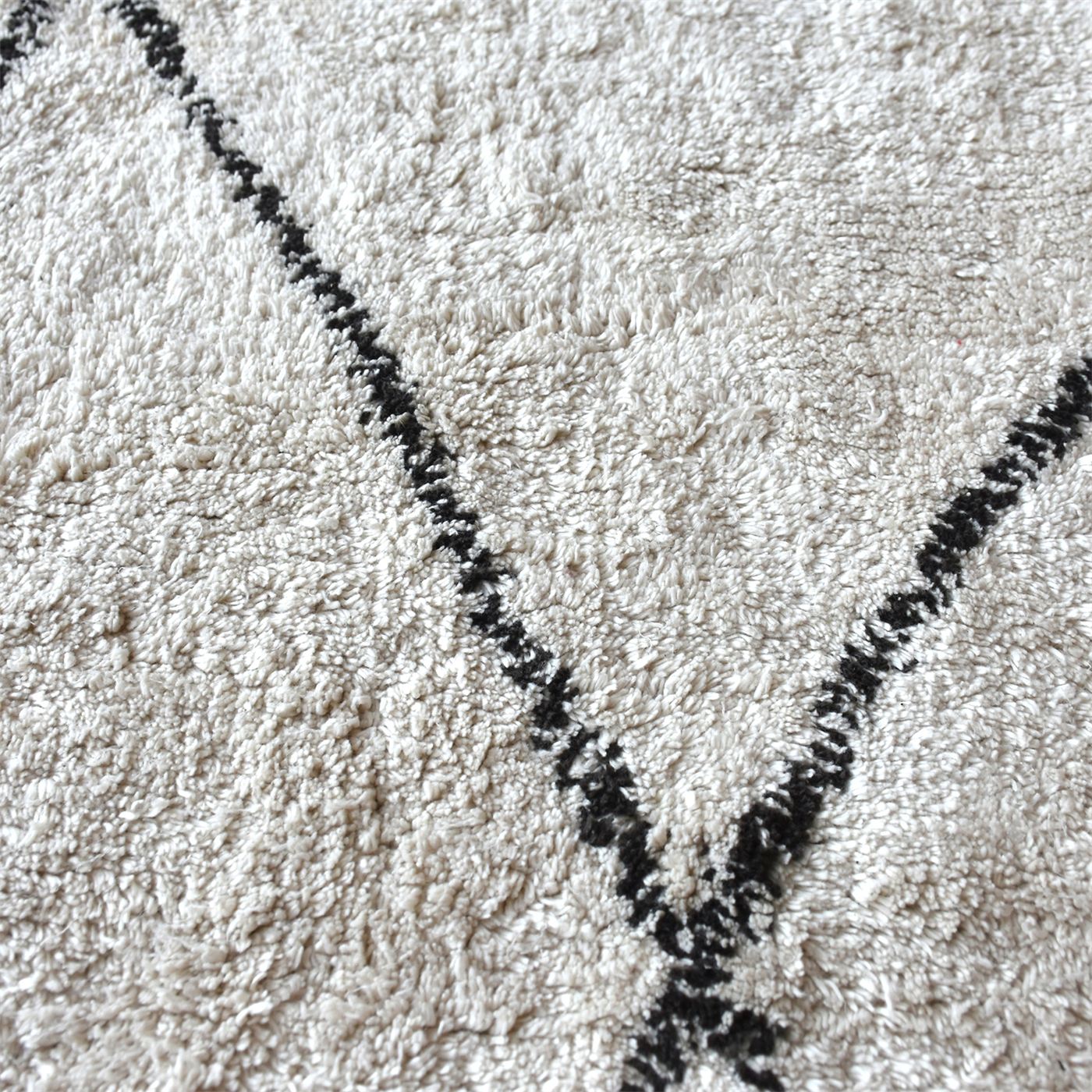 Area Rug, Bedroom Rug, Living Room Rug, Living Area Rug, Indian Rug, Office Carpet, Office Rug, Shop Rug Online, Cotton, Natural White, Charcoal, Bm Fn, All Cut, Geometrical