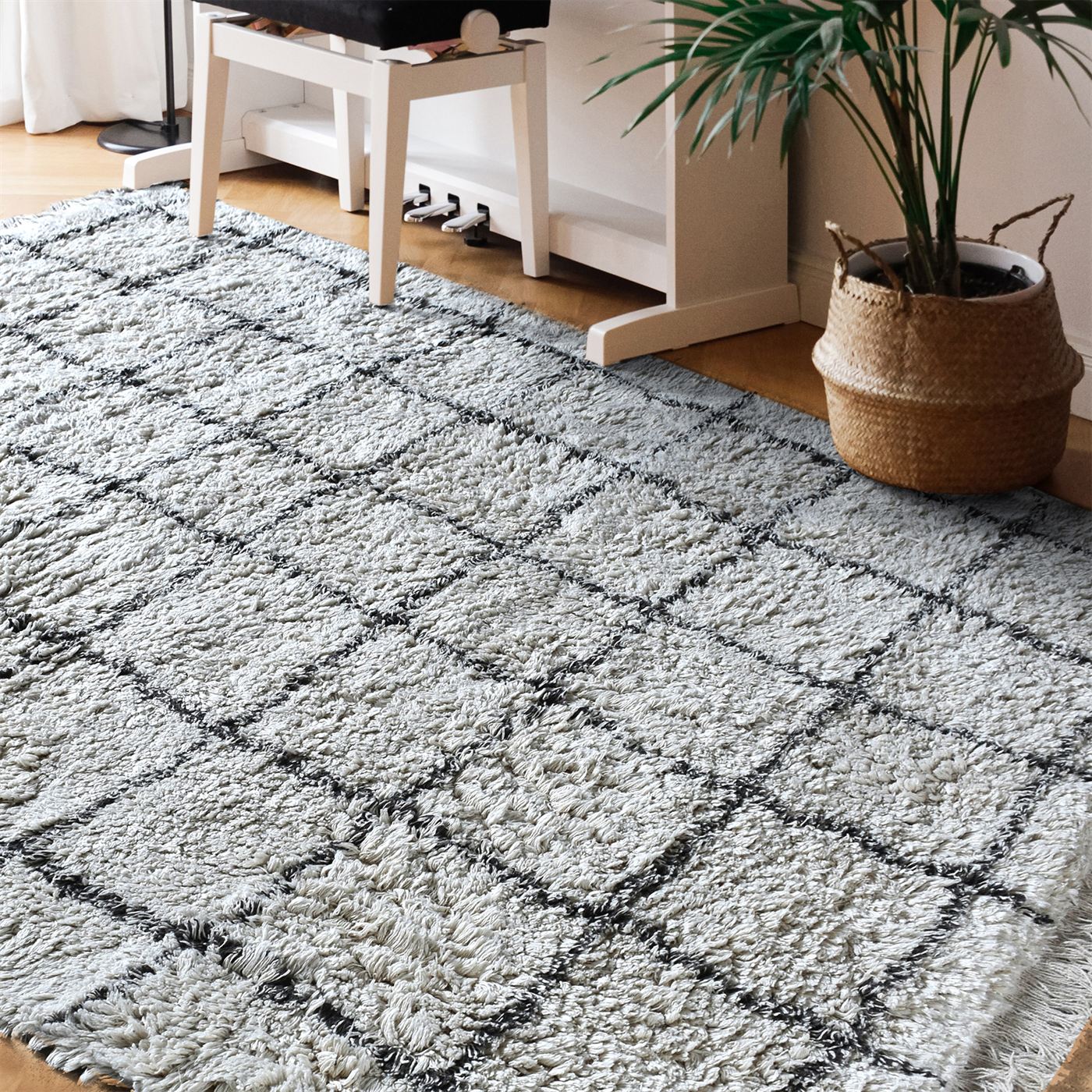 Area Rug, Bedroom Rug, Living Room Rug, Living Area Rug, Indian Rug, Office Carpet, Office Rug, Shop Rug Online, Cotton, Natural White, Charcoal, Bm Fn, All Cut, Geometrical