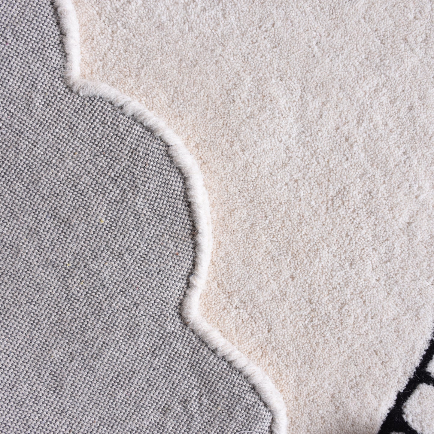 GAOTSA RUG - IVORY/CHARCOAL - HAND TUFTED - WOOL